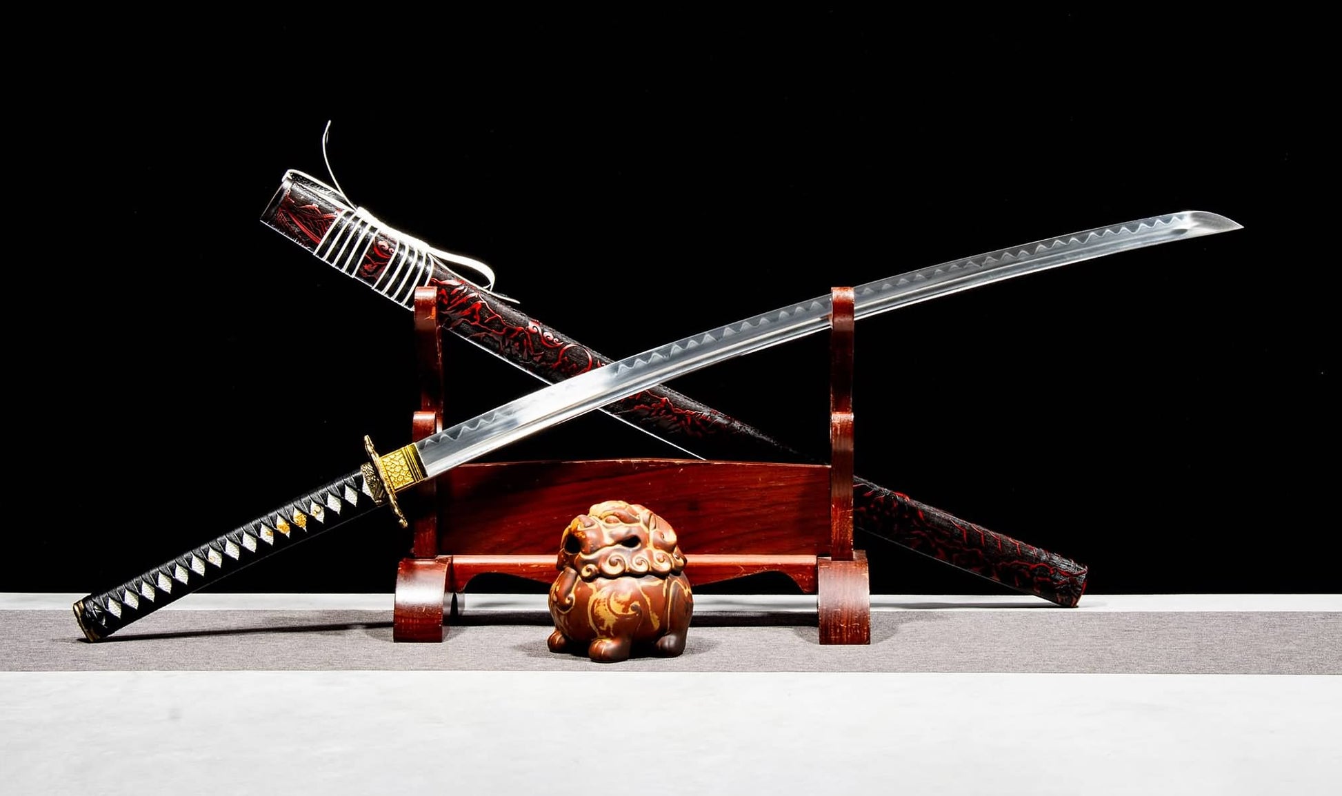 T10 Clay-Tempered Katana – 40.7″ Hamon Blade with Solid-Wood Saya