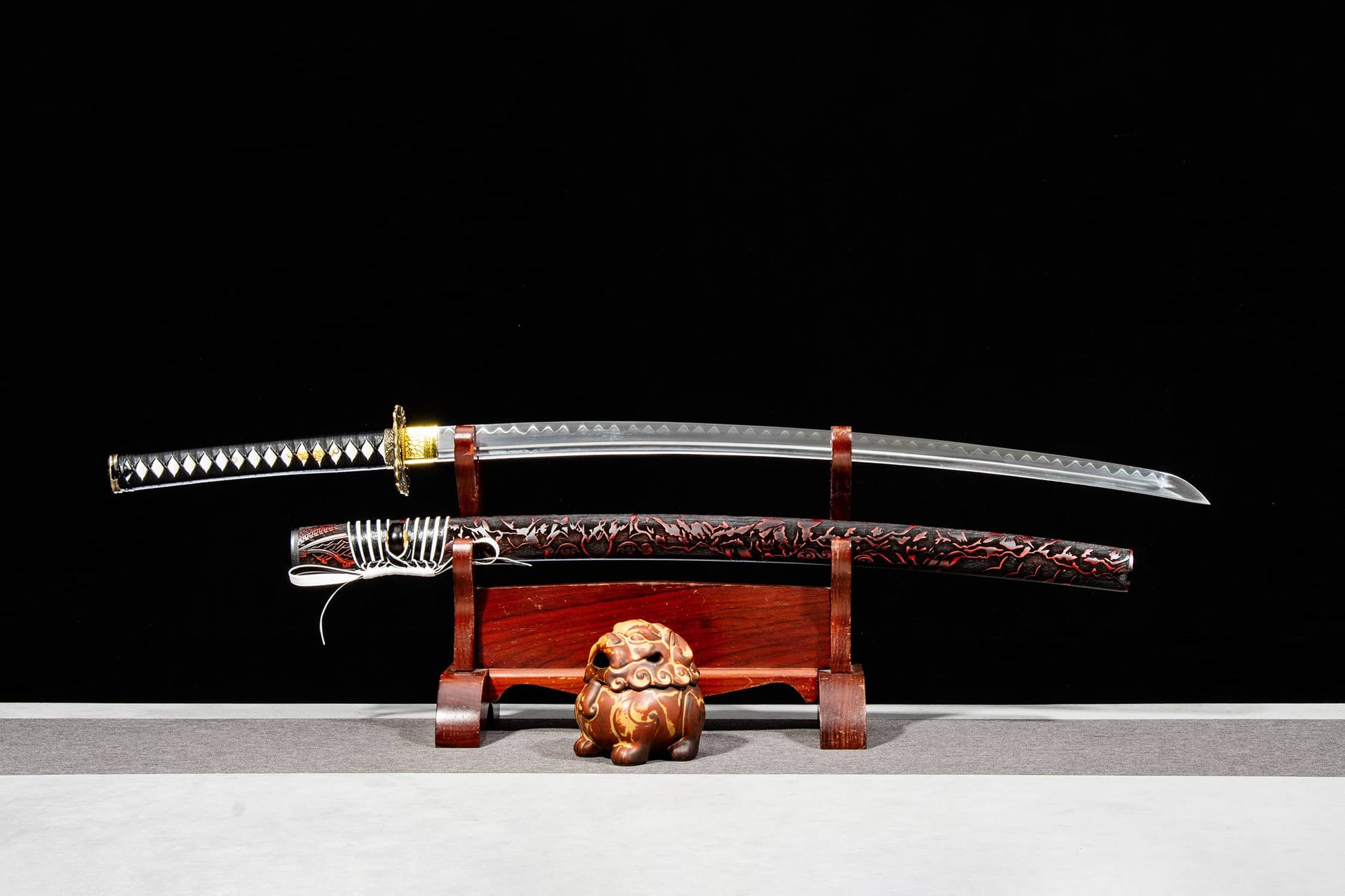 T10 Clay-Tempered Katana – 40.7″ Hamon Blade with Solid-Wood Saya