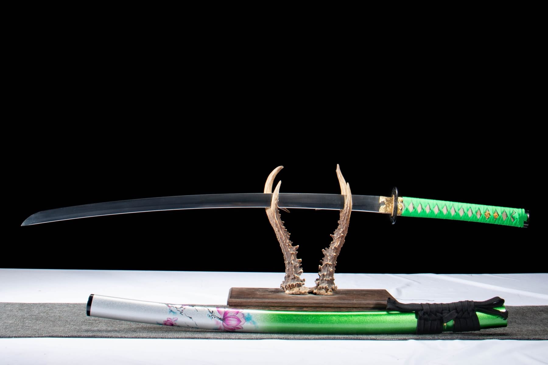 Full lotus katana with 1060 steel blade and painted scabbard