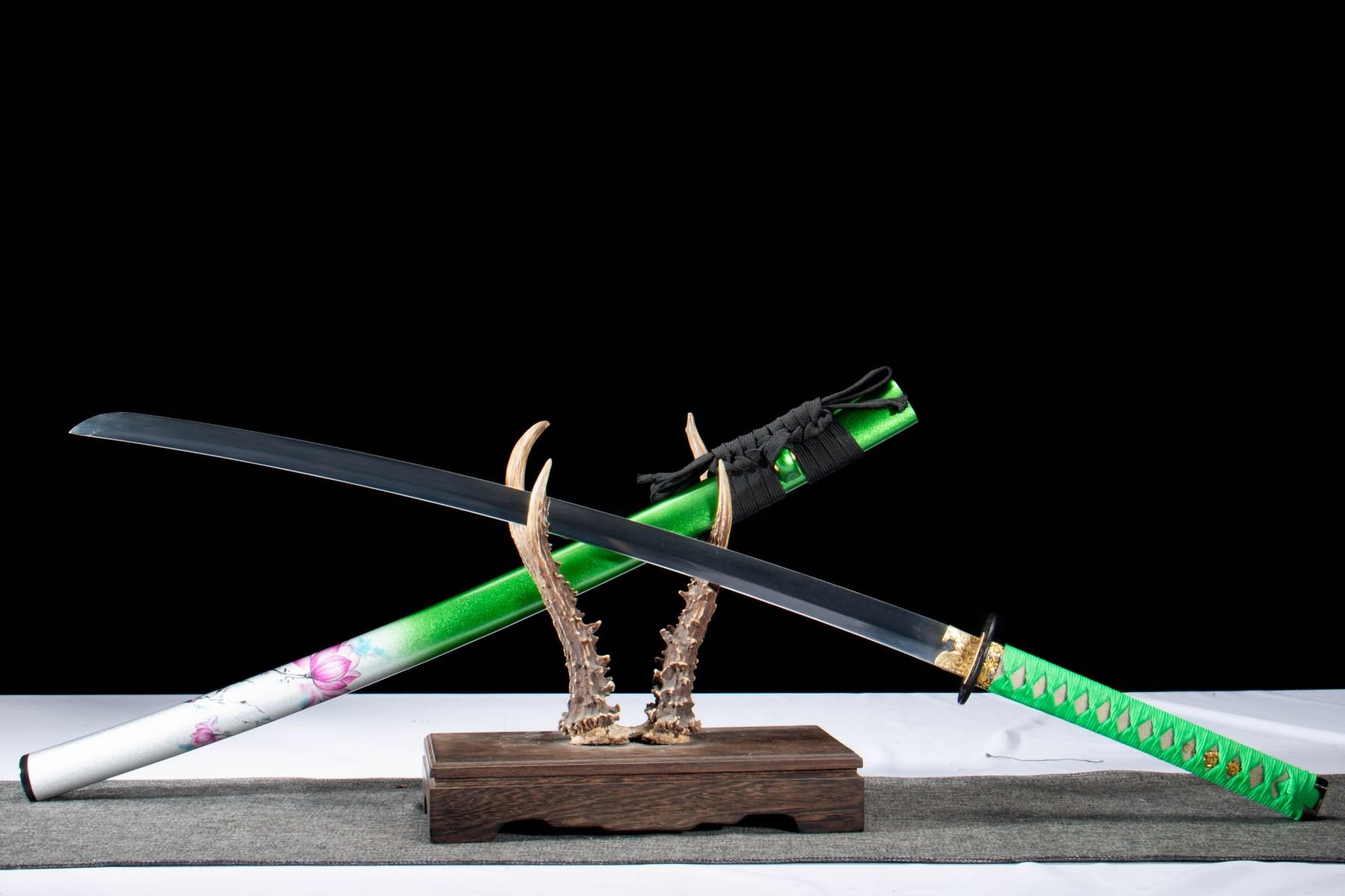 Lotus katana and matching lacquered wood scabbard full display