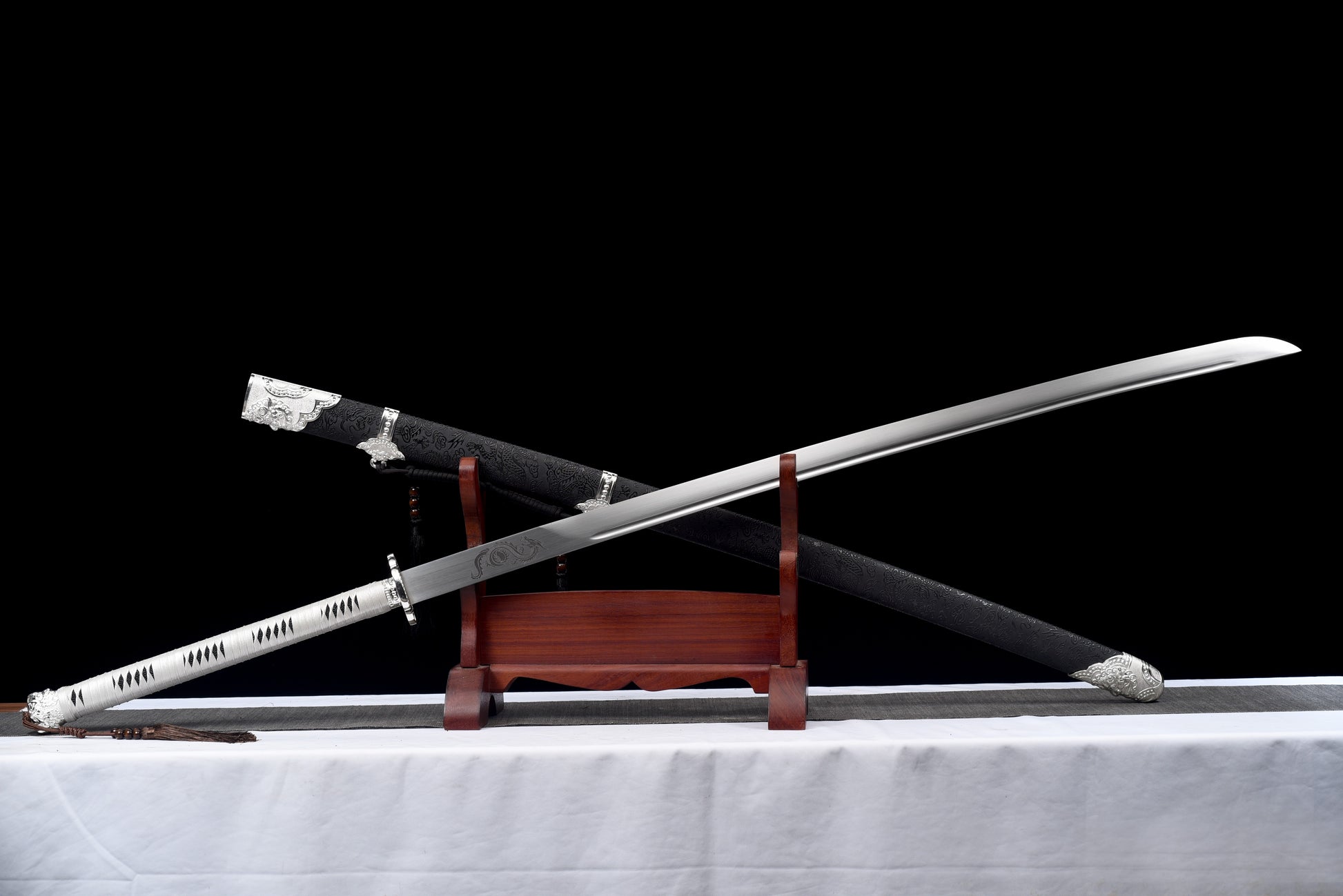 Qiu Long Miao Dao – Hand Forged High Manganese Steel Chinese Long Saber with Dragon Pattern Scabbard