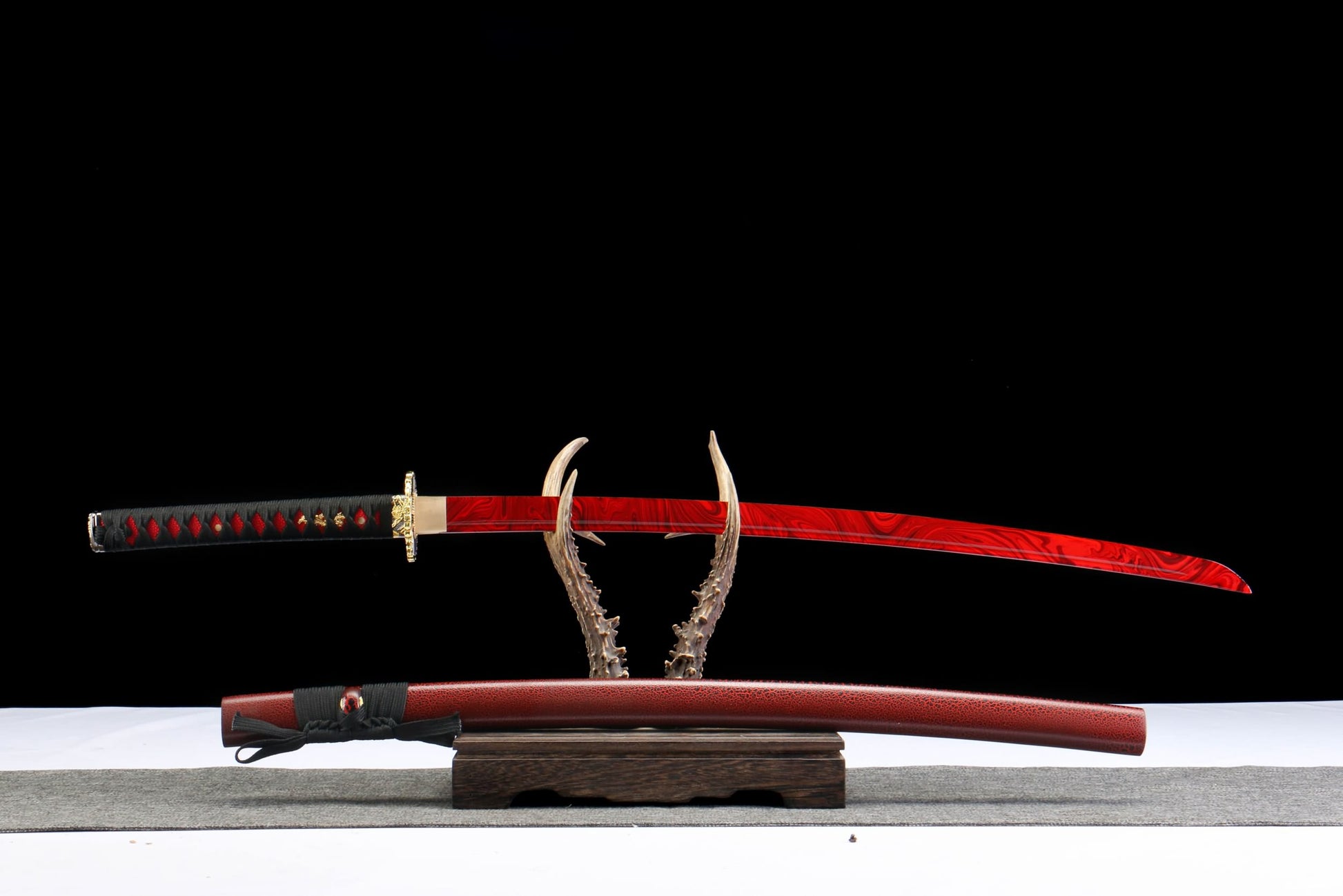 Black Red Snowflake Katana – Hand Forged 1065 High Carbon Steel Japanese Samurai Sword with Crimson Pattern Blade