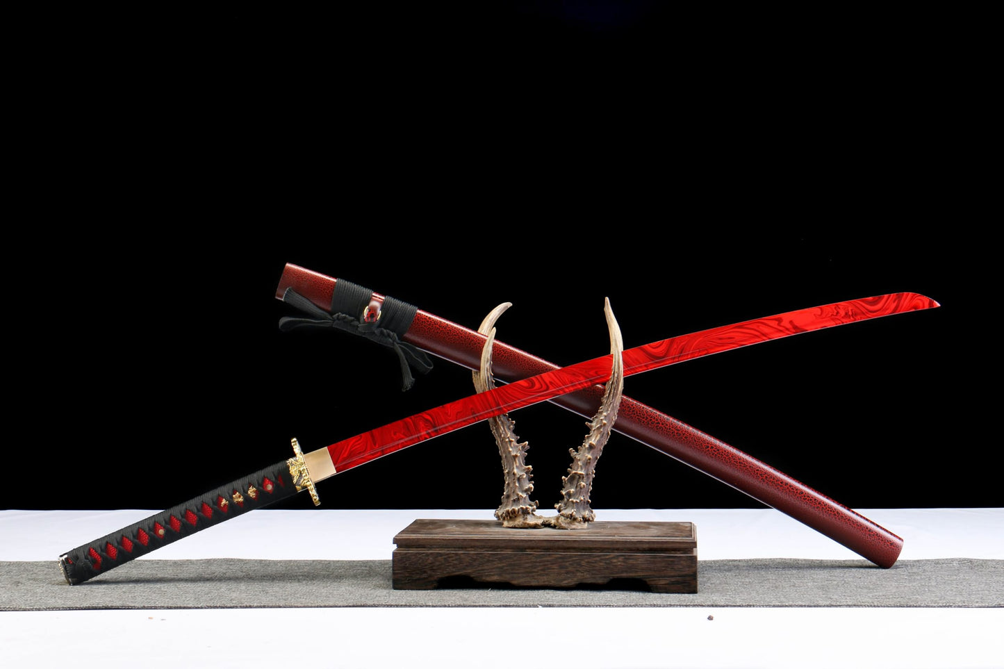 Black Red Snowflake Katana – Hand Forged 1065 High Carbon Steel Japanese Samurai Sword with Crimson Pattern Blade