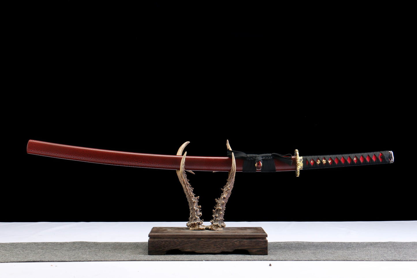 Black Red Snowflake Katana – Hand Forged 1065 High Carbon Steel Japanese Samurai Sword with Crimson Pattern Blade