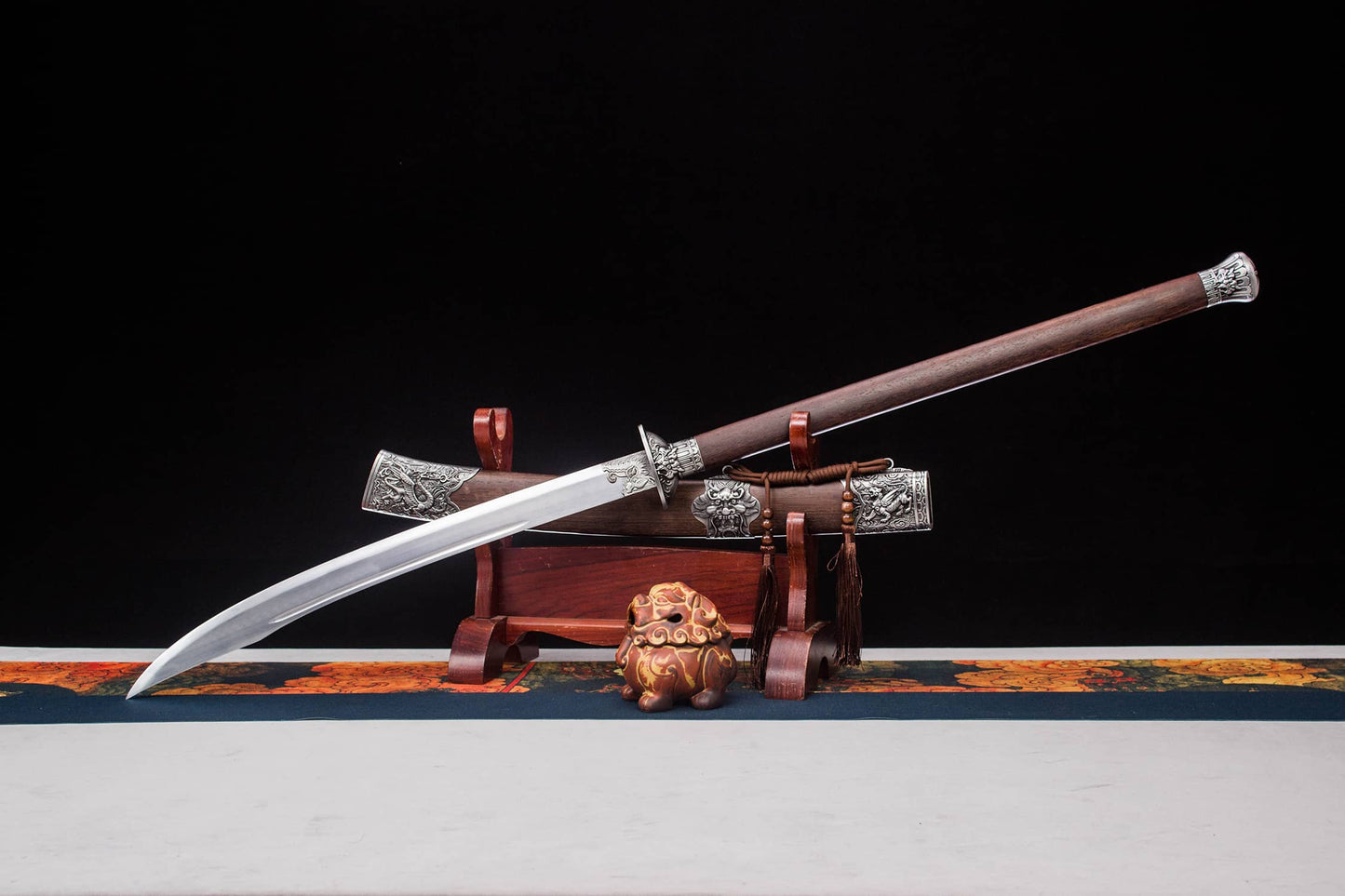 Longhu Zhanmadao Saber – 49.4″ Manganese Steel Blade, Rosewood Handle & Scabbard