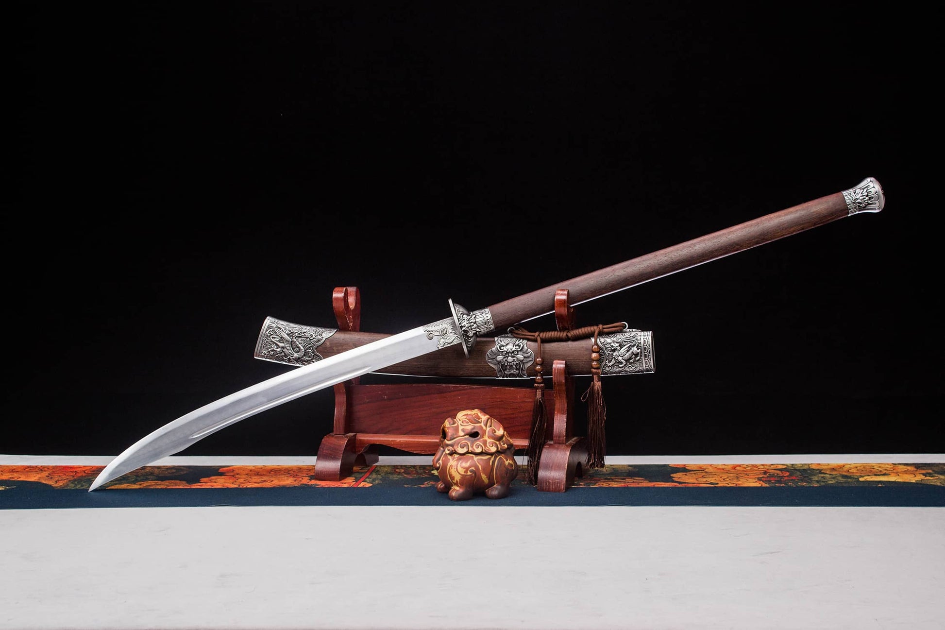 Longhu Zhanmadao Saber – 49.4″ Manganese Steel Blade, Rosewood Handle & Scabbard