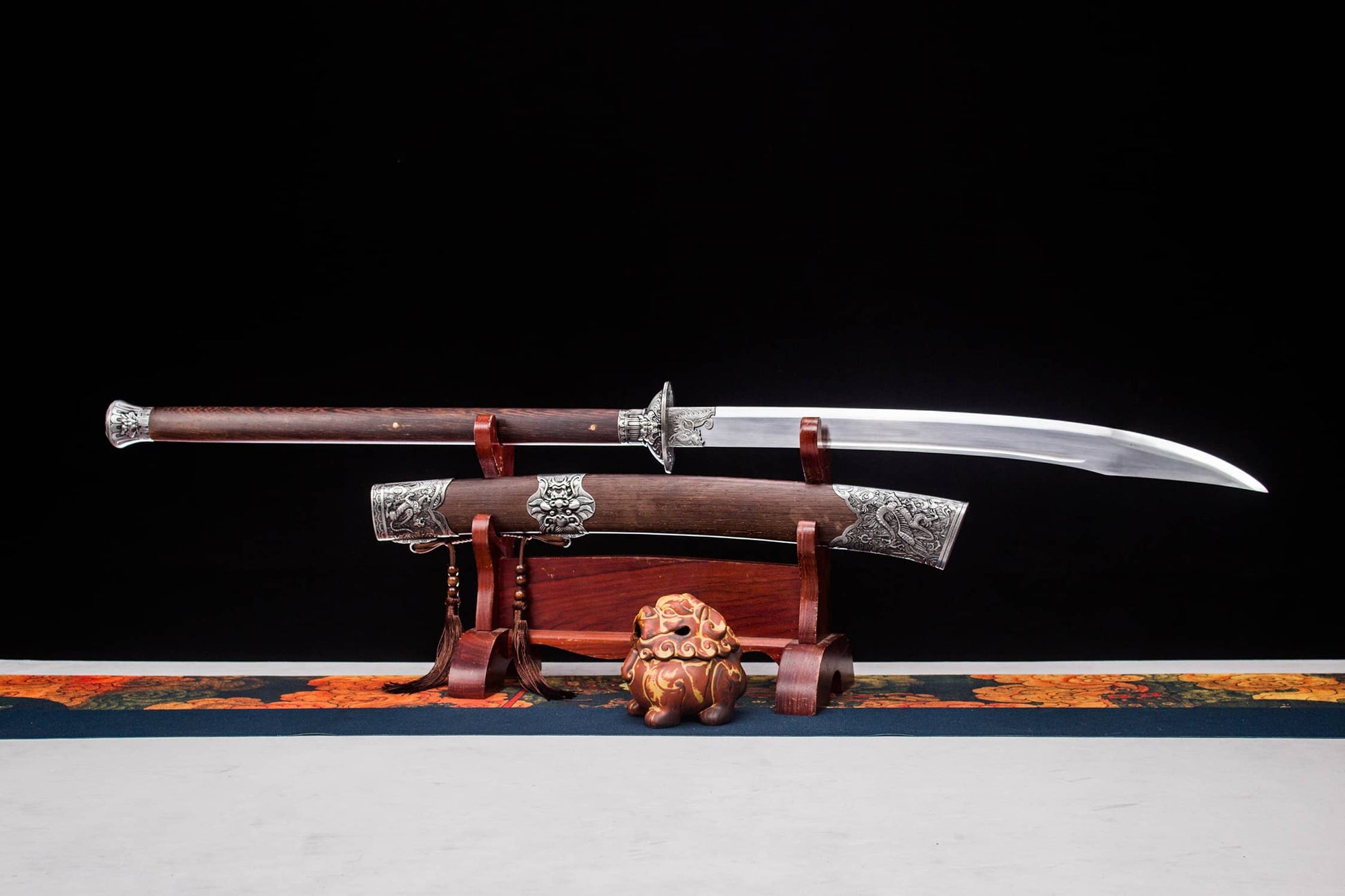 Longhu Zhanmadao Saber – 49.4″ Manganese Steel Blade, Rosewood Handle & Scabbard
