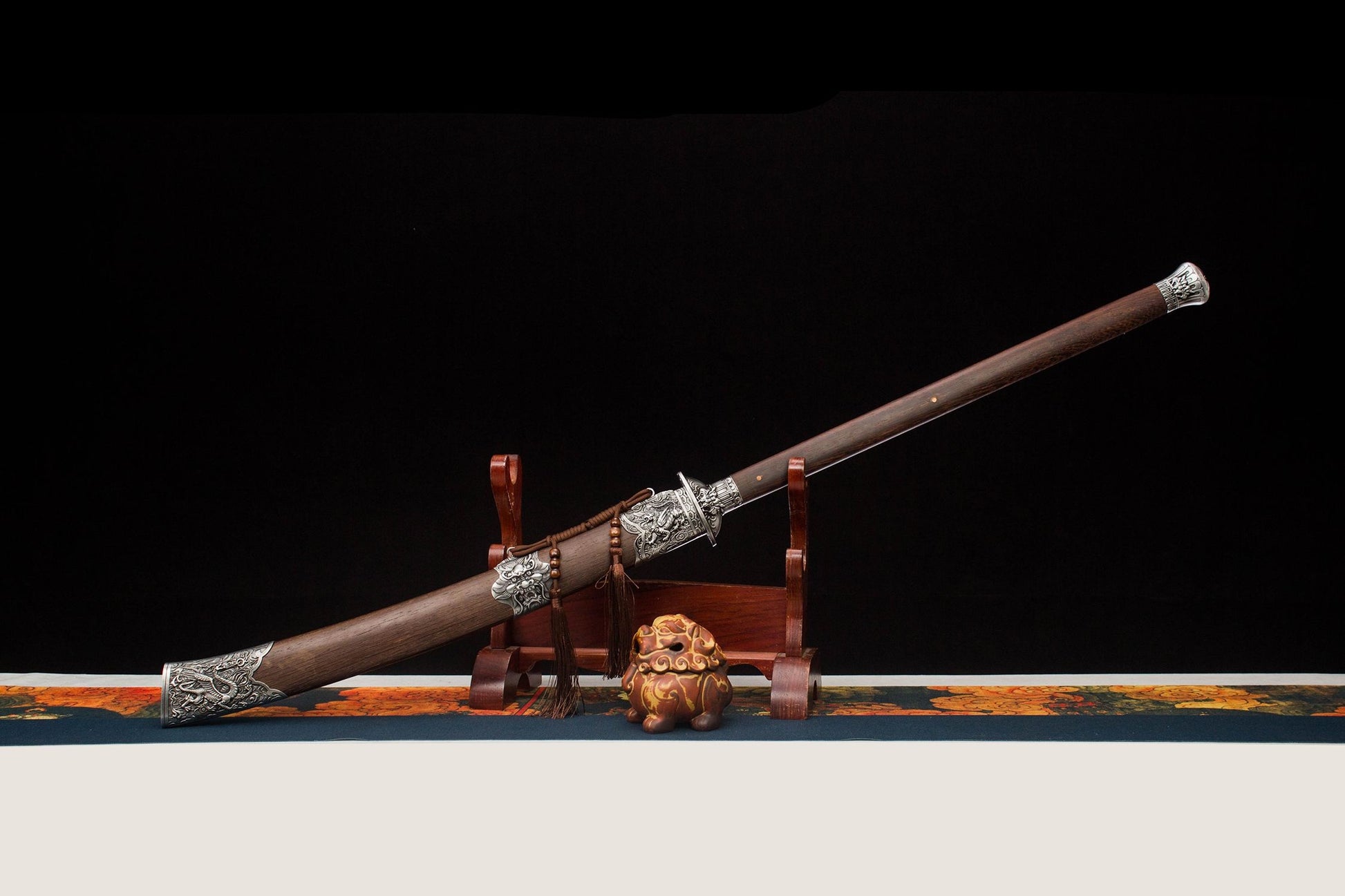 Longhu Zhanmadao Saber – 49.4″ Manganese Steel Blade, Rosewood Handle & Scabbard