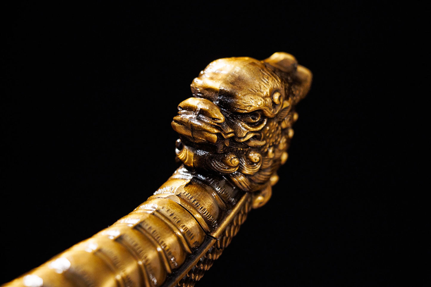 Longxiao Dragon Curved Dao – 32.3″ Manganese Steel, Dyed Wood Scabbard