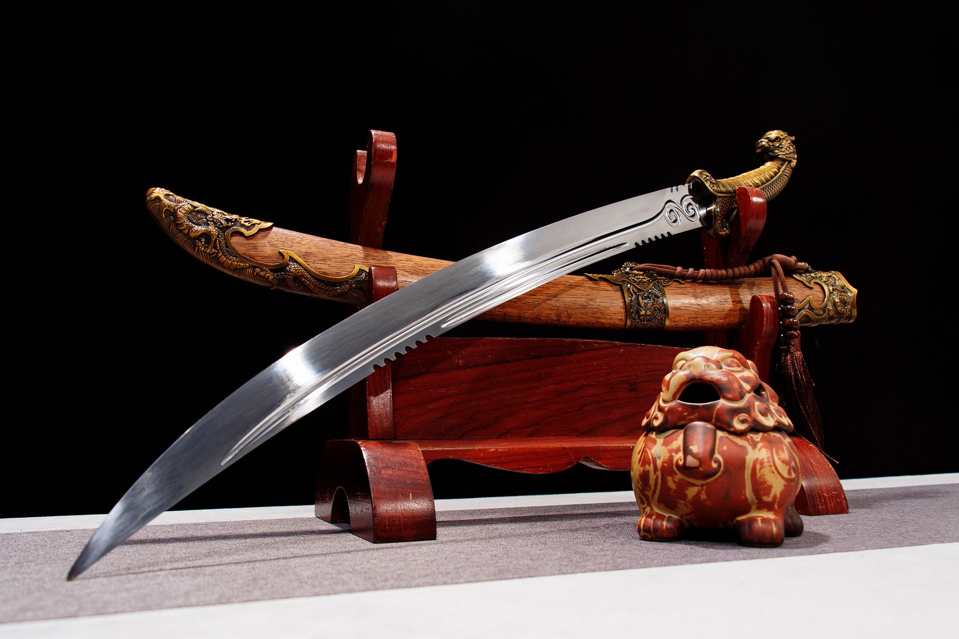 Longxiao Dragon Curved Dao – 32.3″ Manganese Steel, Dyed Wood Scabbard