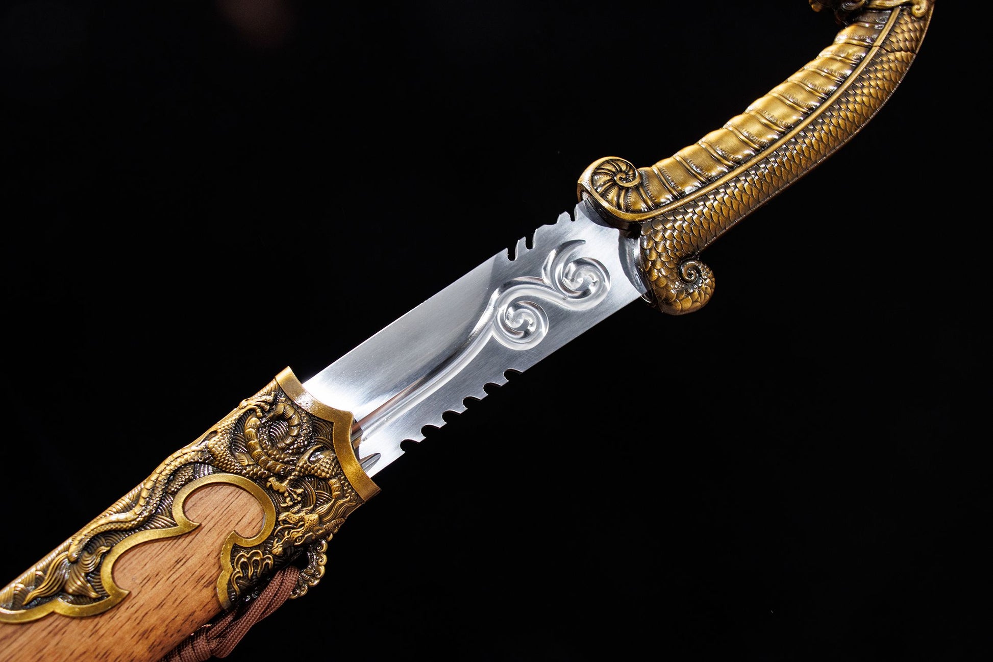 Longxiao Dragon Curved Dao – 32.3″ Manganese Steel, Dyed Wood Scabbard