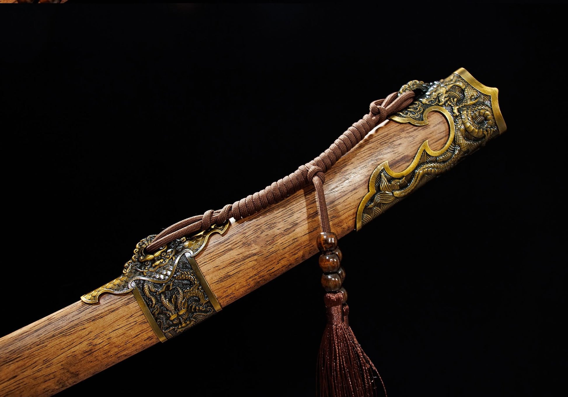 Longxiao Dragon Curved Dao – 32.3″ Manganese Steel, Dyed Wood Scabbard