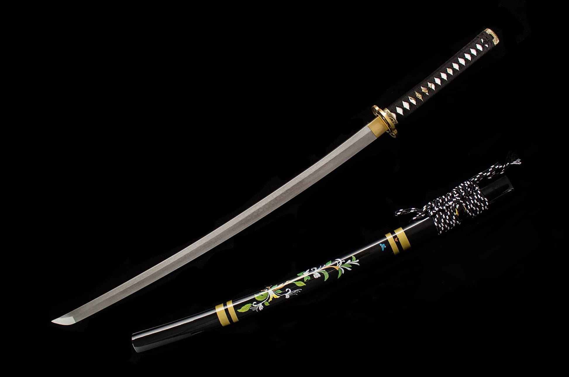 Damascus-Pattern Katana – 40.6″ Pattern-Welded Blade, Black Lacquer Saya & Brass Fittings
