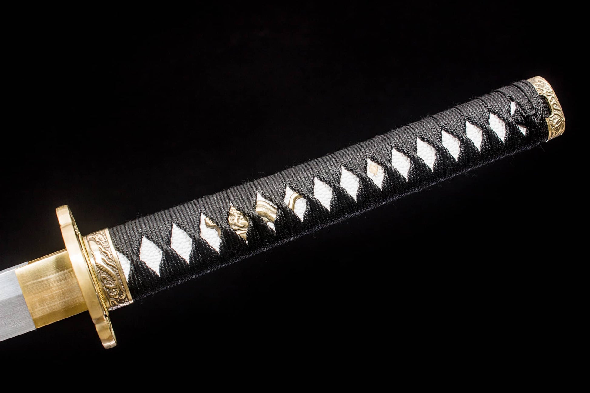 Damascus-Pattern Katana – 40.6″ Pattern-Welded Blade, Black Lacquer Saya & Brass Fittings