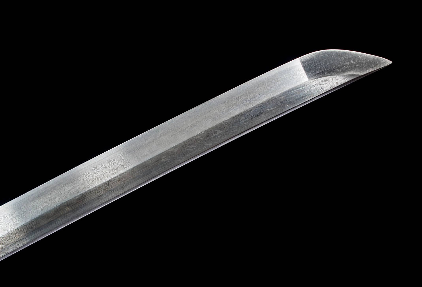 Damascus-Pattern Katana – 40.6″ Pattern-Welded Blade, Black Lacquer Saya & Brass Fittings