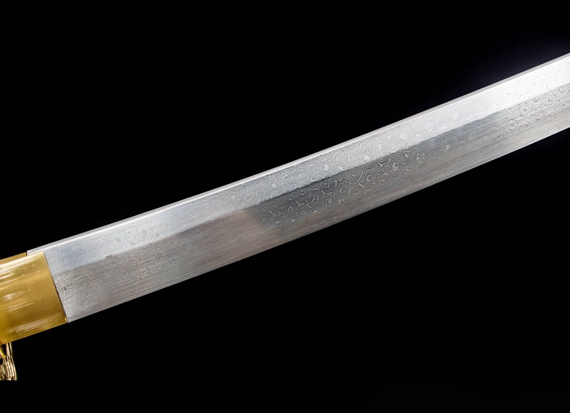 Damascus-Pattern Katana – 40.6″ Pattern-Welded Blade, Black Lacquer Saya & Brass Fittings