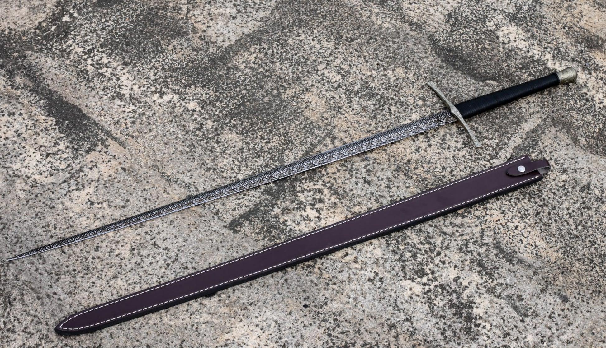 European Longsword – Hand-Forged T10 Patterned Steel Blade with Crossguard & Stitched Leather Scabbard