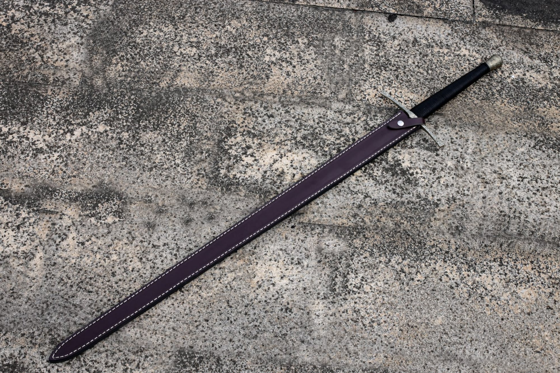 European Longsword – Hand-Forged T10 Patterned Steel Blade with Crossguard & Stitched Leather Scabbard
