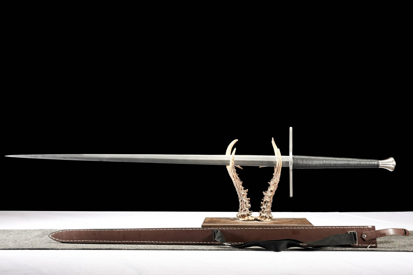 Two-Handed European Longsword with Leather Sheath – Black or Brown