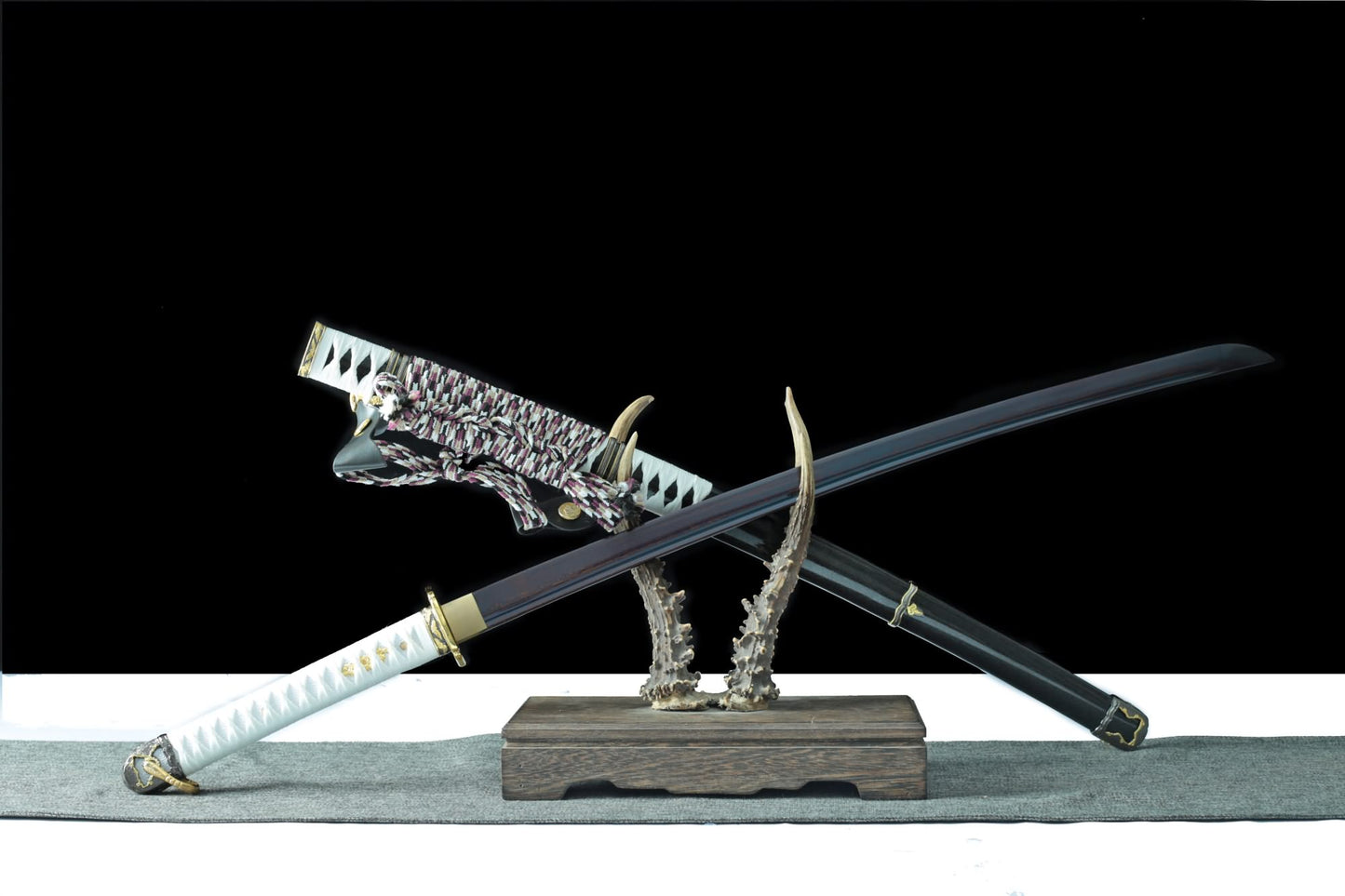 Japanese Sakura Tachi Sword – Patterned Steel Blade, Piano Lacquer Scabbard - Chinese Sword store