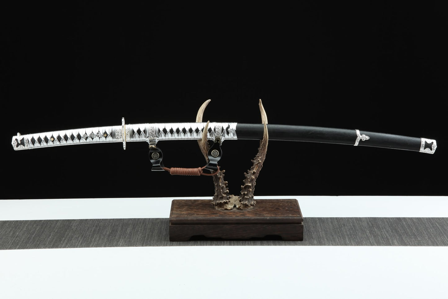 Japanese Tachi Sword – T10 Steel Blade with Ebony Wood Scabbard & Silver Wrap Handle - Chinese Sword store