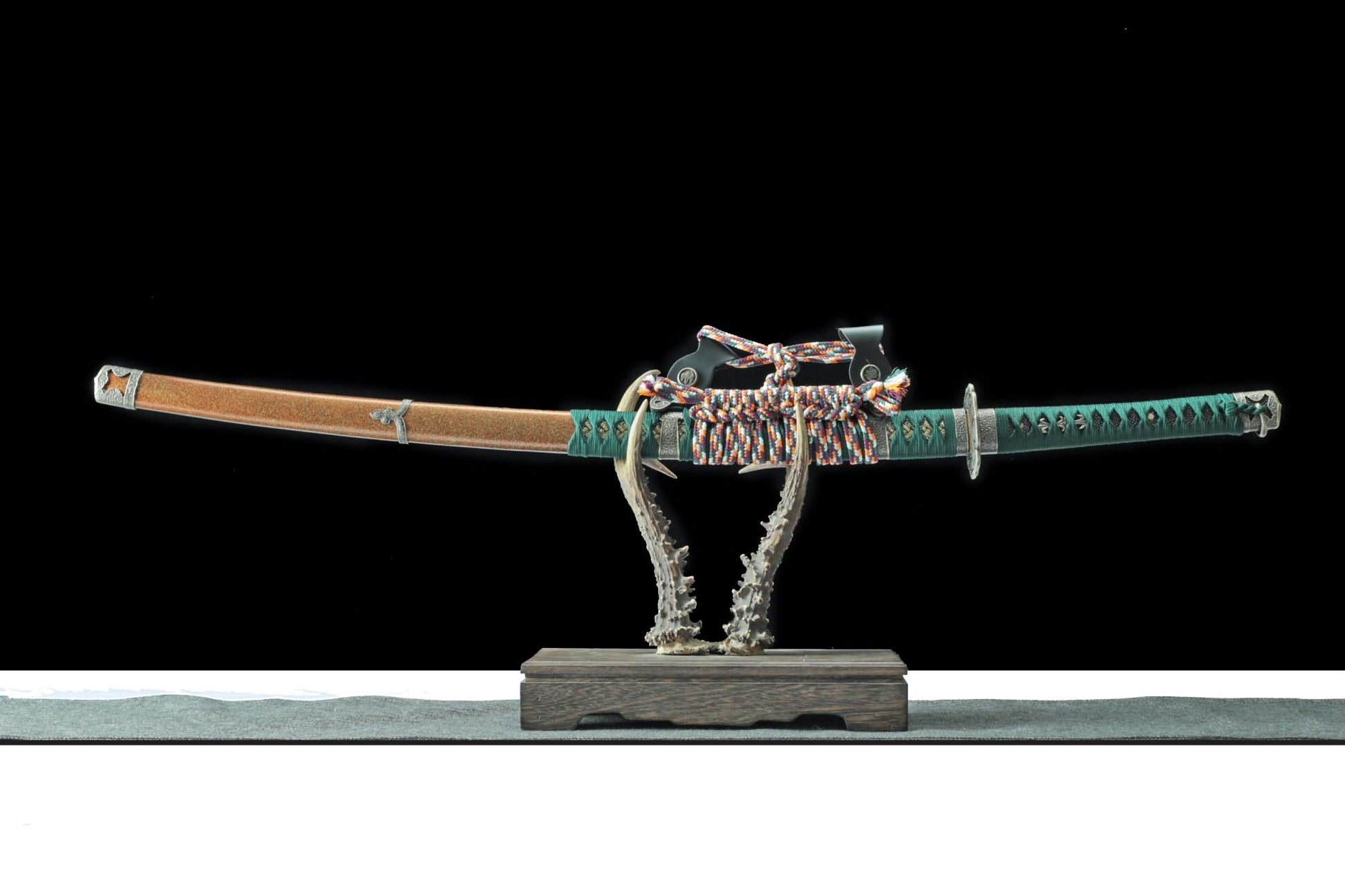 Japanese Tachi Sword – 41.3” Hand-Forged 1045 Steel Blade with Piano-Finish Scabbard