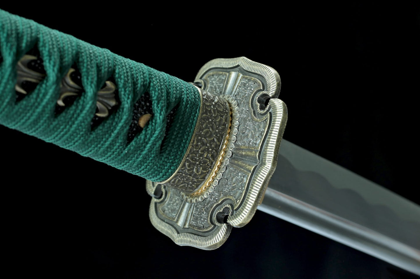 Japanese Tachi Sword – 41.3” Hand-Forged 1045 Steel Blade with Piano-Finish Scabbard