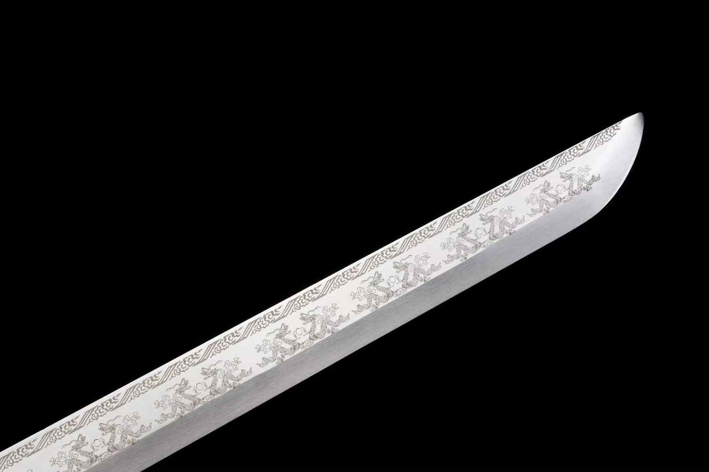 Tang Dao rounded blade tip and decorative pattern detail