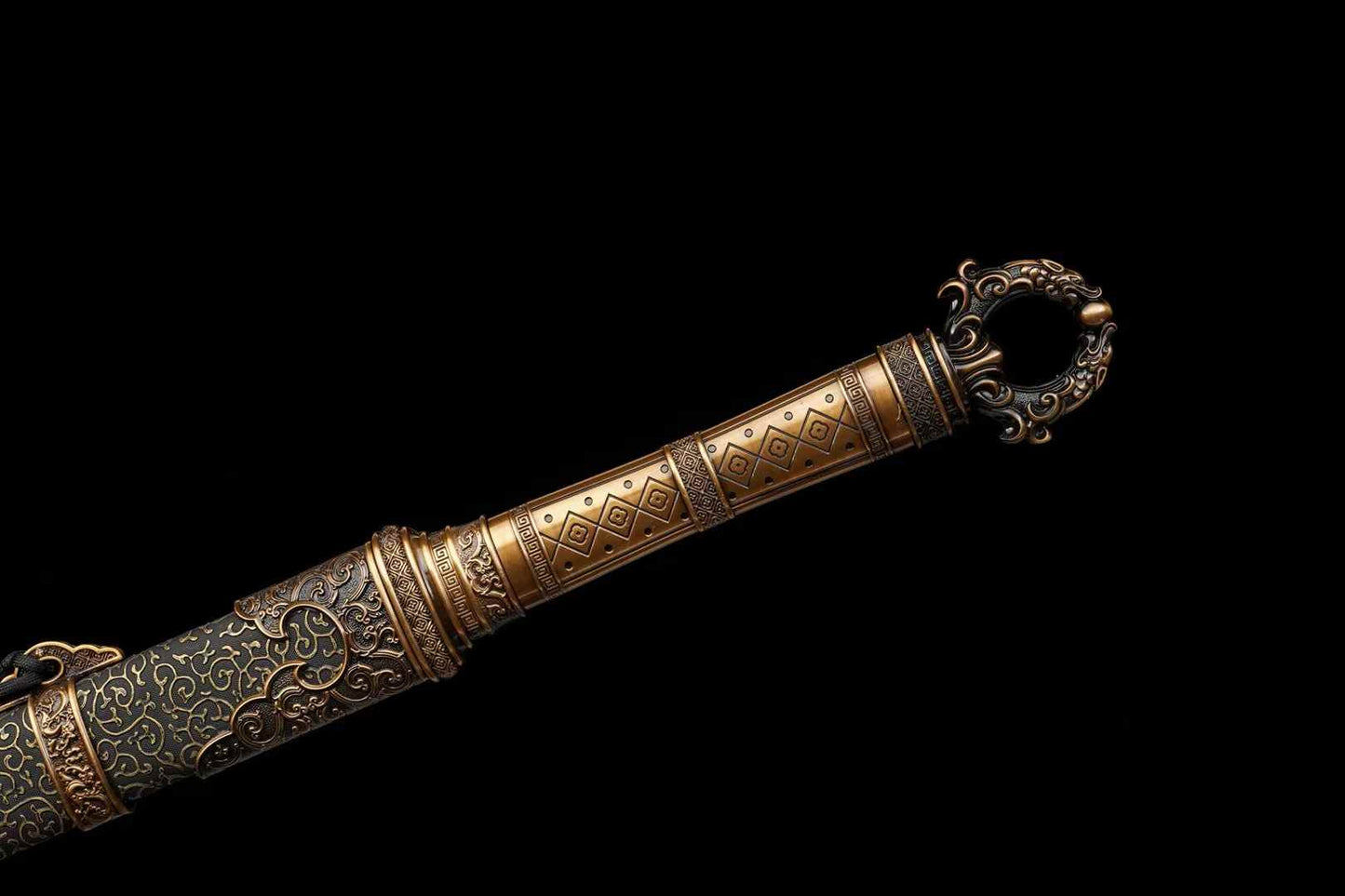 Ornate alloy handle and ring pommel on Tang Hengdao