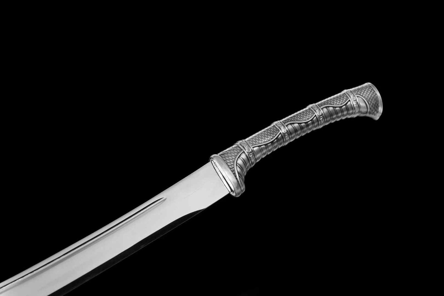 Xianglong Dao alloy handle and unsharpened blade close-up