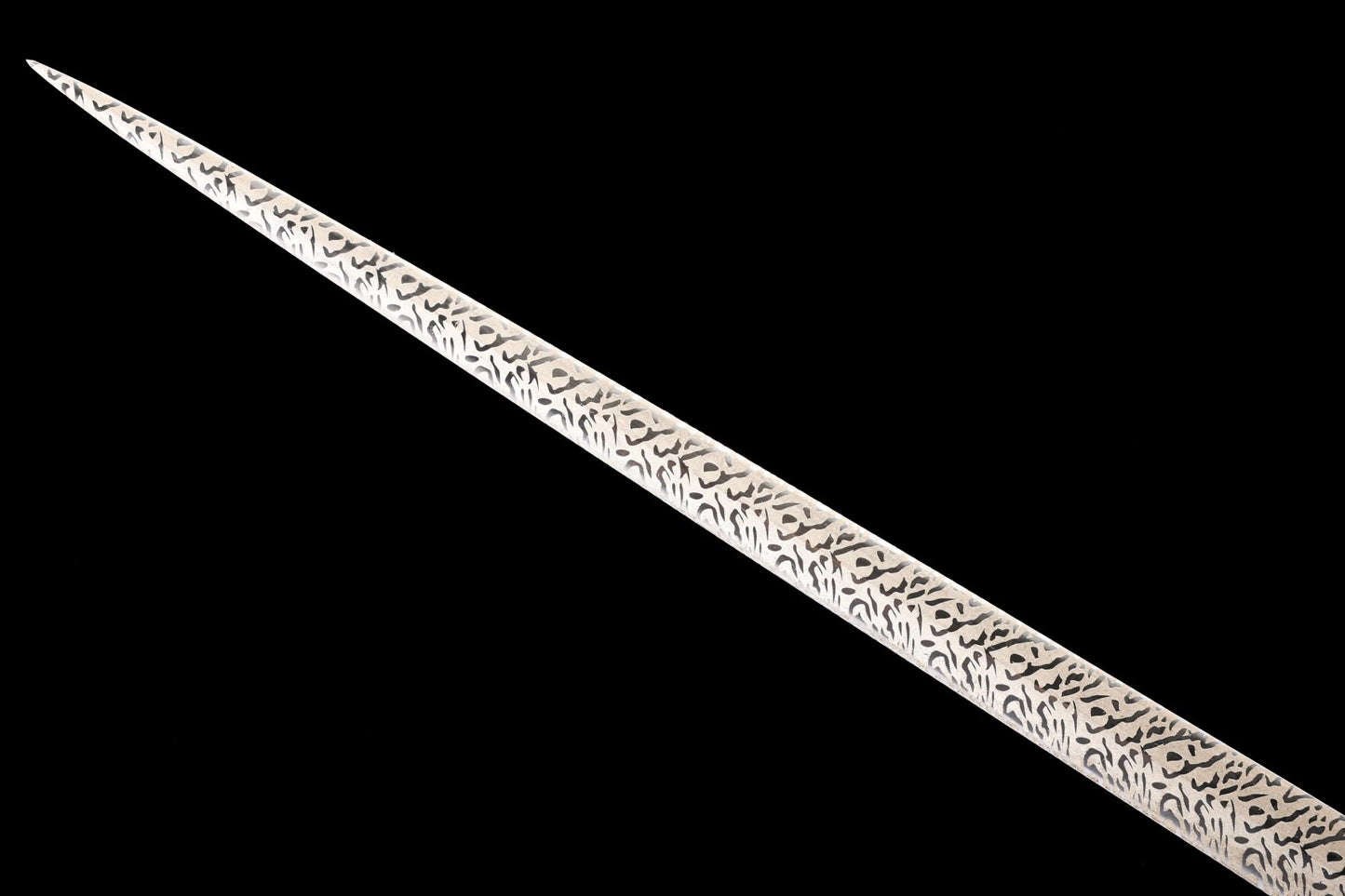 Decorative Xiangyun cloud-pattern finish along the 1060 carbon steel blade