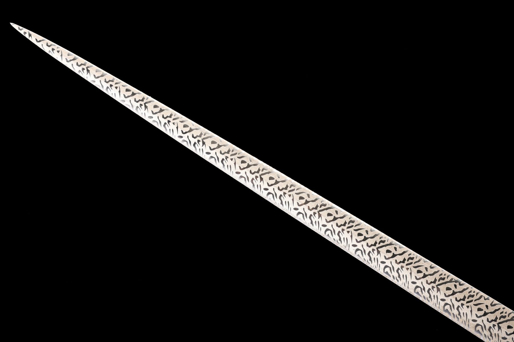 Decorative Xiangyun cloud-pattern finish along the 1060 carbon steel blade