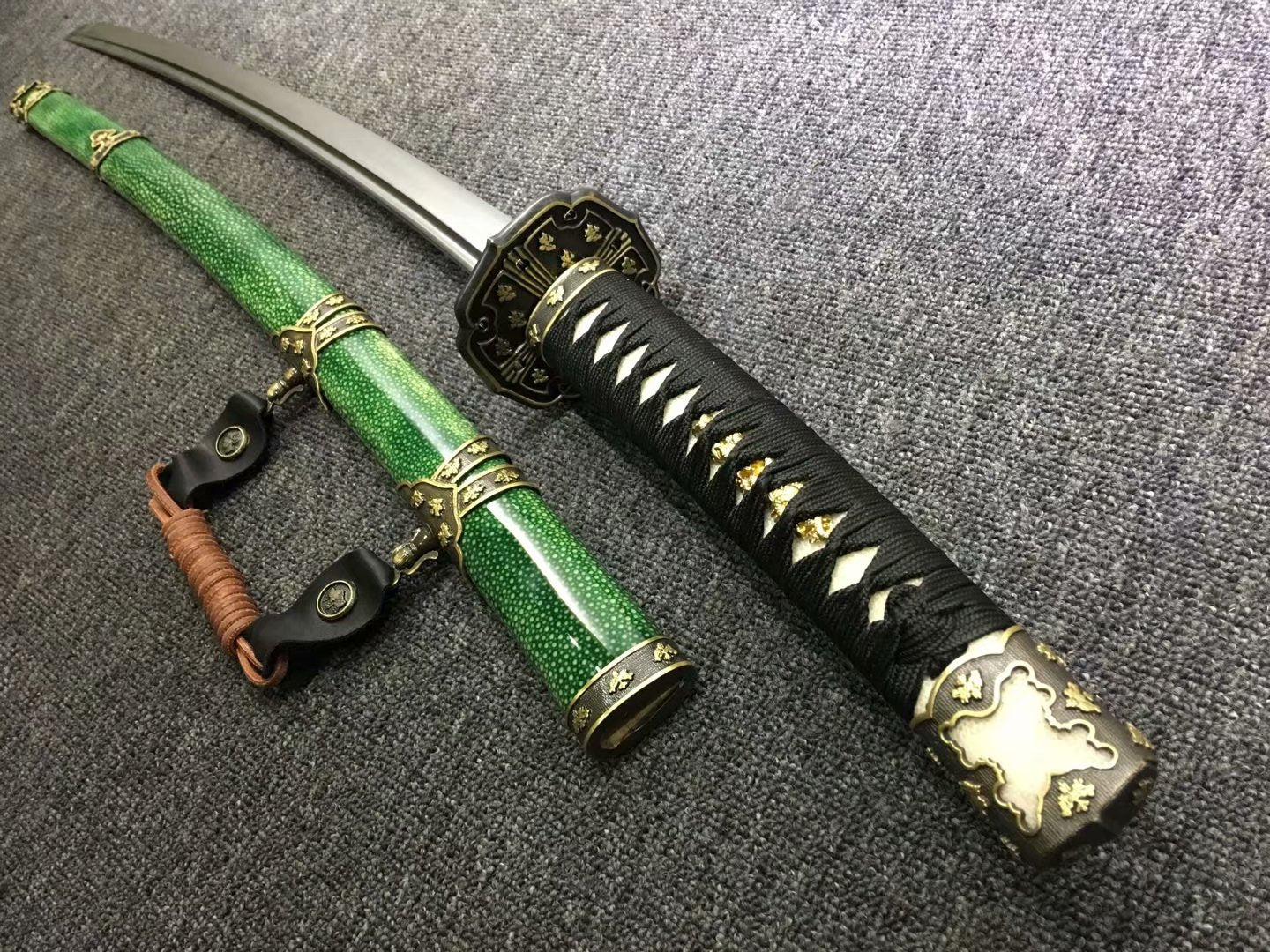 Nihontou katana,Green skin scabbard,Damascus steel burn blade,Brass,Full tang - Chinese sword shop