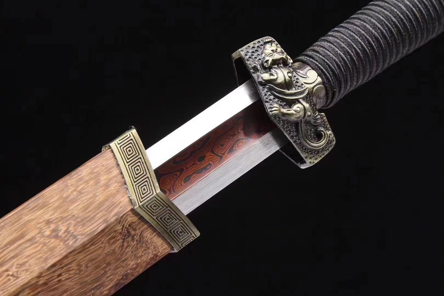 Han dao sword Damascus steel red blade Alloy fittings Chinese sword