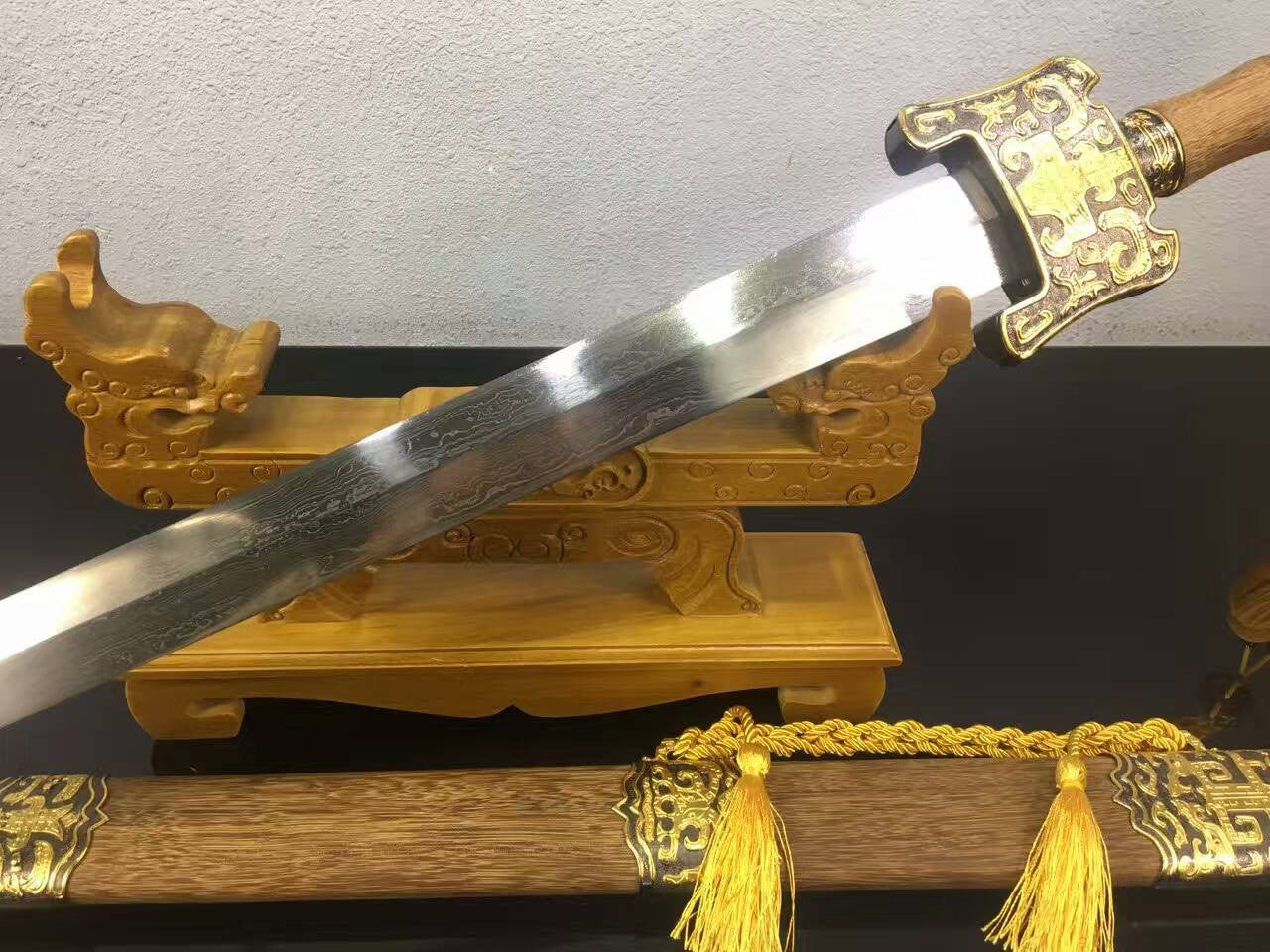 Heavenly Sword(Damascus steel,Rosewood scabbard,Alloy)Length 43" - Chinese sword shop