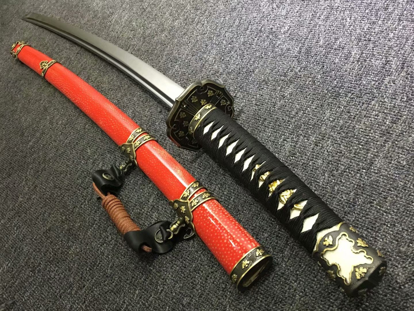 Tachi,Red skin scabbard,Damascus steel burn blade,Brass,Full tang - Chinese sword shop
