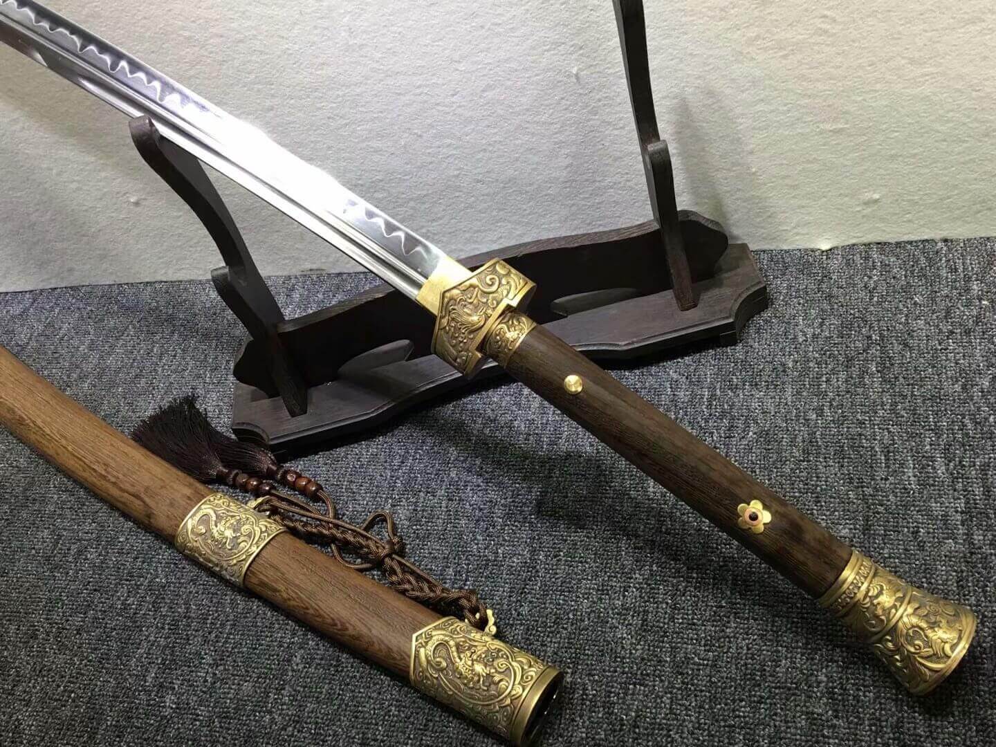 Cut horse broadsword,High carbon steel burn blade,Rosewood,Brass fitting - Chinese sword shop